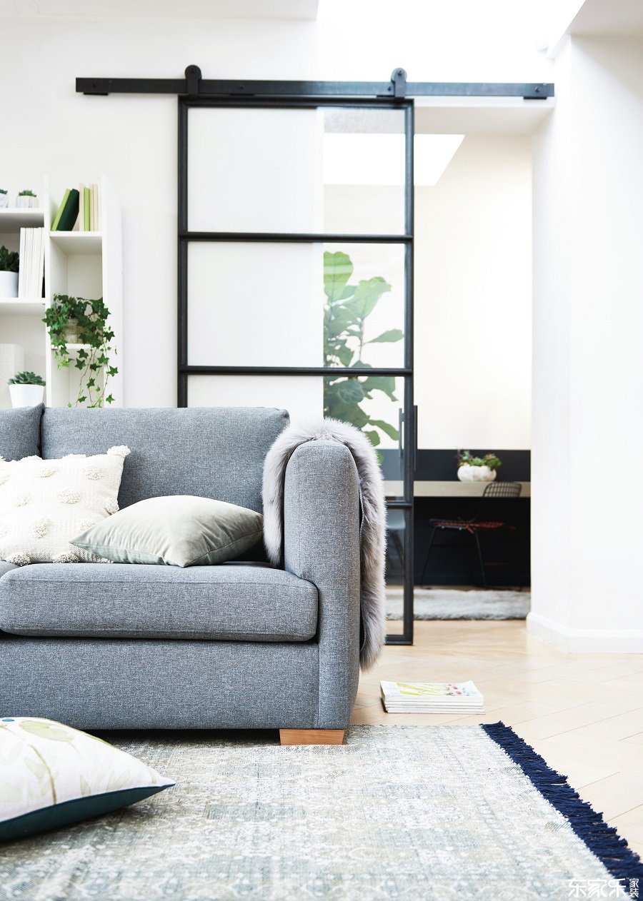 常見的室內設計錯誤和如何避免它們 - 確保地毯由家具錨定