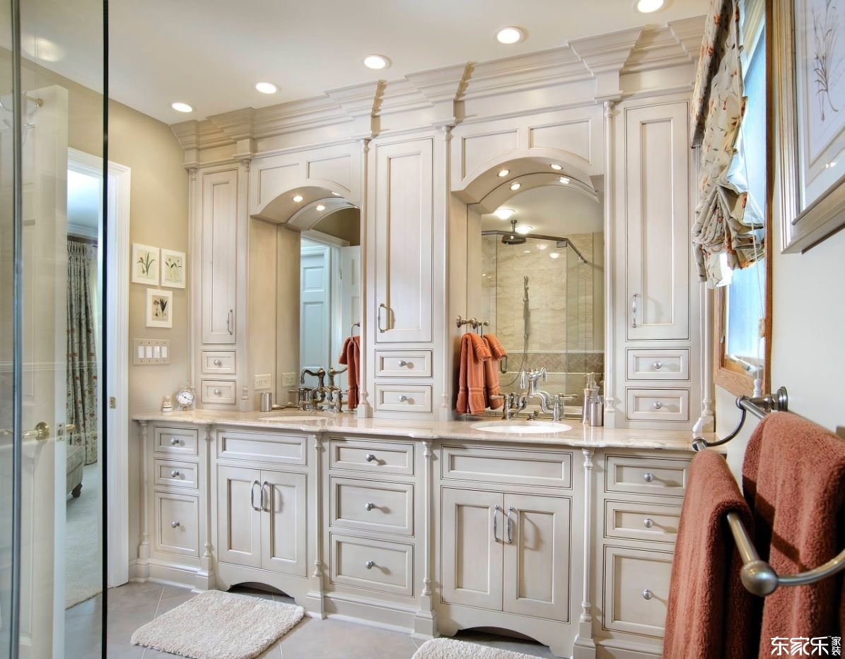 主浴室設計理念與真實的室內照片