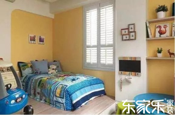 男孩房橙色壁紙的設計